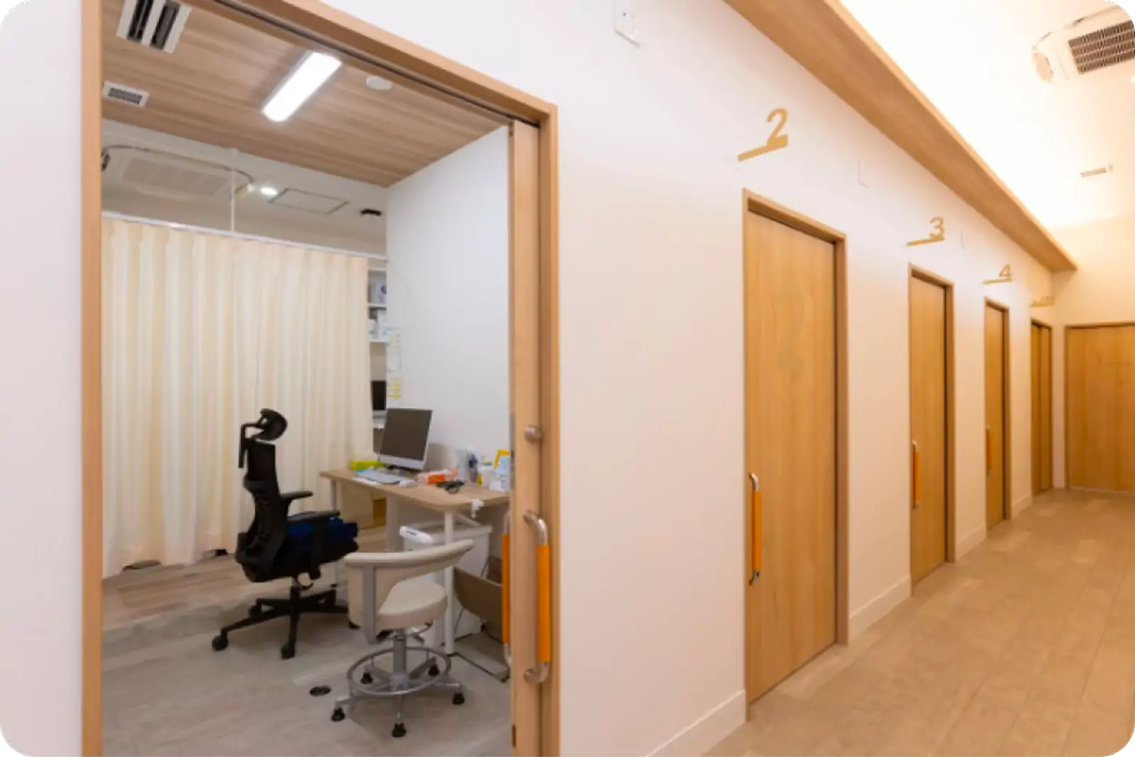 診察室と廊下の画像